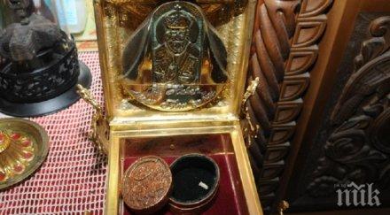светини бургас посрещат мощите свети николай чудотворец светци