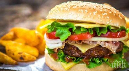 пенсионер изяде хилядния хамбургер