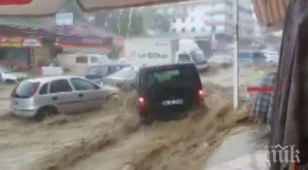 воден шестима ранени голямо наводнение анкара