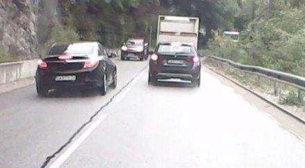 пътна полиция самосезира издирват шофьора предприел рисково изпреварване пътя чепеларе