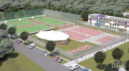 гост кметът солун разгледа младежкия център пловдив снимка