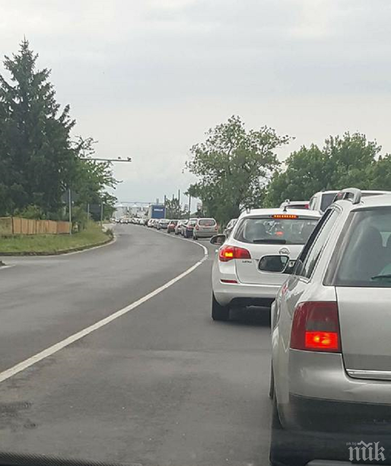 Голямо затапване край Пловдив! Катастрофа блокира пътя за Карлово (СНИМКИ)