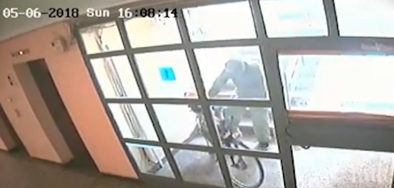 Нагла кражба на велосипед от жилищен блок