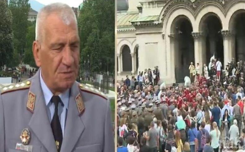 ИСКРИ СЛЕД ПАРАДА! Началникът на отбраната генерал-лейтенант Андрей Боцев изригна: Армията ни не е така беззъба, както някои се опитват да я изкарат