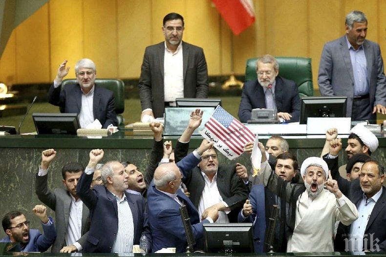 НАПРЕЖЕНИЕ! Ирански депутати запалиха американско знаме в парламента (ВИДЕО)