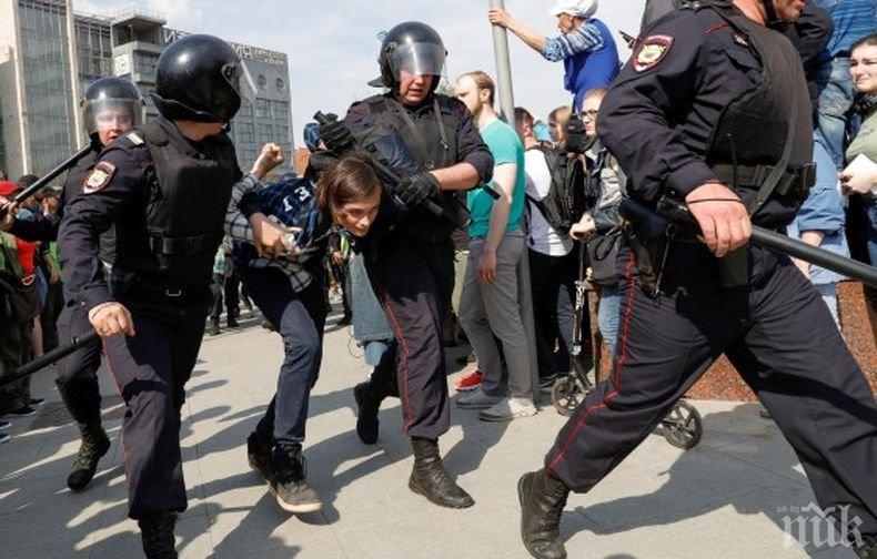 Затвор и солени глоби за задържани по време на протестите срещу Владимир Путин в Русия