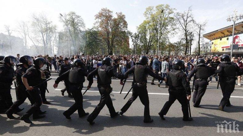 Напрежението в Русия расте! Арестуваха най-малко 350 души, протестирали срещу Путин