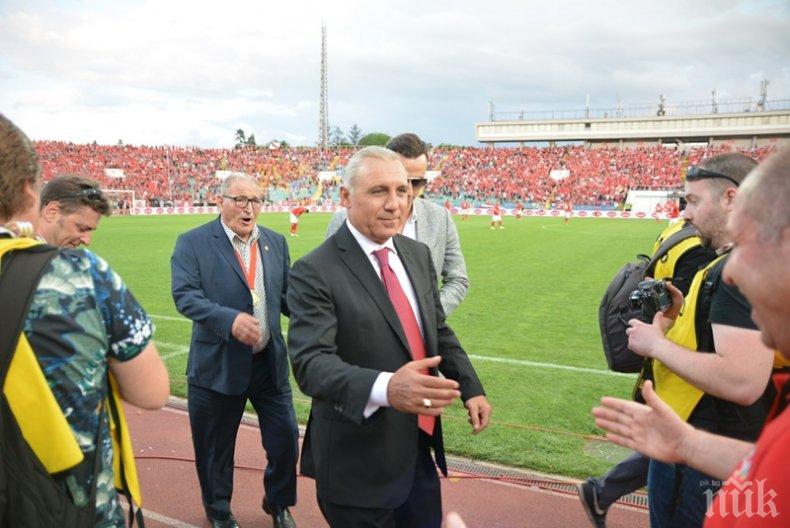 След юбилея на ЦСКА, Стоичков отпраши за Киев! Дава открит урок по футбол