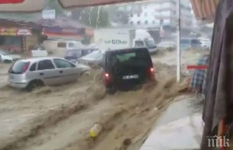 Воден ад! Най-малко шестима ранени при голямо наводнение в Анкара