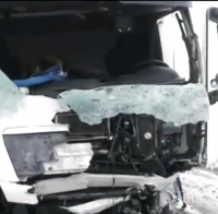 ОТ ПОСЛЕДНИТЕ МИНУТИ! Тежка катастрофа с камион край Български извор затвори пътя София - Варна