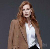 КРАЙ НА ЦАРУВАНЕТО! Джеймс Бонд с нежна конкуренция! Джесика Частейн става 007