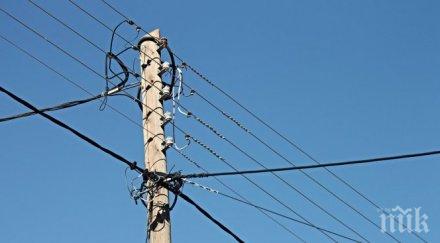 куриоз крадци отмъкнаха електрически стълб