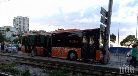 инцидент софия автобус градския транспорт удари стълб снимки