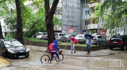 потоп варна улиците венециански канали снимка видео