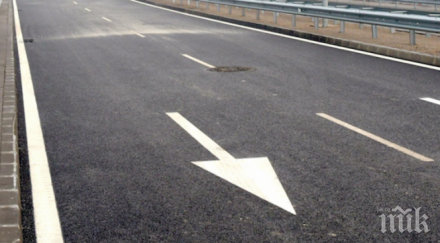 поредната простотия наглец изпреварва аварийната лента магистрала тракия снимки