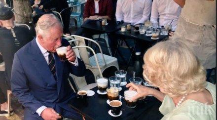 принц чарлз разходи камила центъра атина снимки