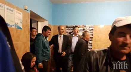 цветан цветанов срещна жители село подайва