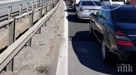 километрично задръстване тракия заради разлято пътното платно гориво