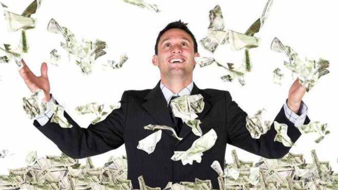 БОГАТИ НА ХАРТИЯ! Ето колко пазим в банки - депозитите рекордни