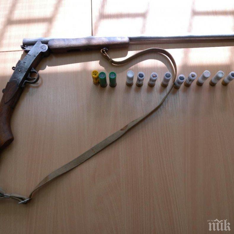 Незаконна пушка и патрони откриха в частен дом