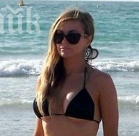 Кармен Електра блесна по бански на плажа в Дубай (Снимки)