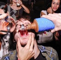 Младеж е с опасност за живота след абитуриентски запой