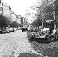 Улица „Иван Асен“ прилича на бойно поле  