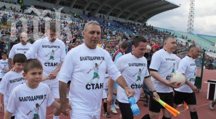 страхотно голово шоу стилиян петров ветераните българия надвиха астън вила