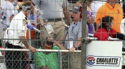 ранени щатското автомобилно състезание nascar