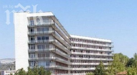 момиченце опасност живота падане метра