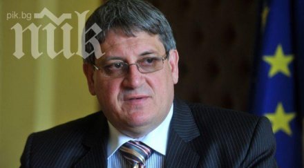 шефът здравната каса пламен цеков махнат