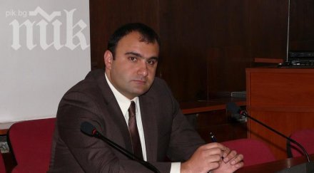 атака герб държат ученици клас