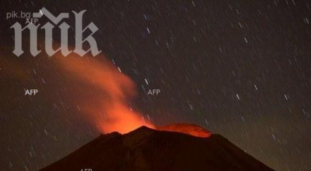 пепел вулкана попокатепетъл изсипа мексико