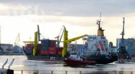 спасиха потъваща яхта пристанище варна