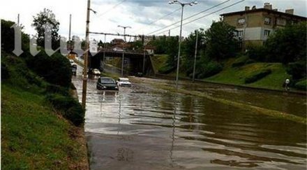 недовършен колектор наводни русе