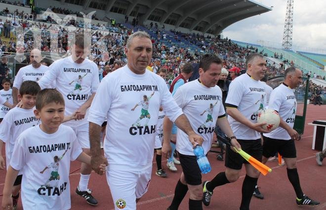 В страхотно голово шоу за Стилиян Петров, ветераните на България надвиха Астън Вила с 4:2