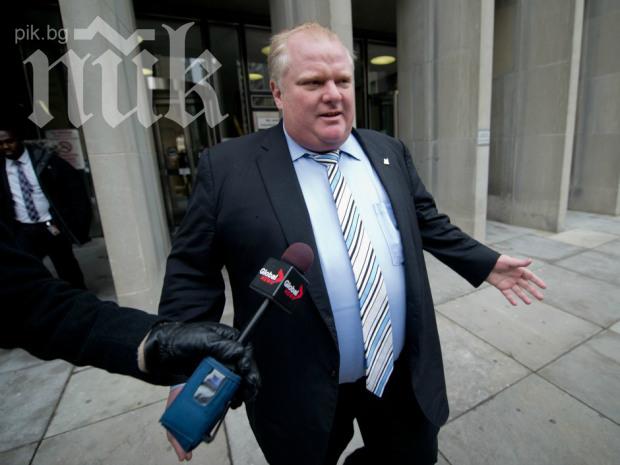 Кметът на Торонто хванат да пуши коз, псува журналисти 