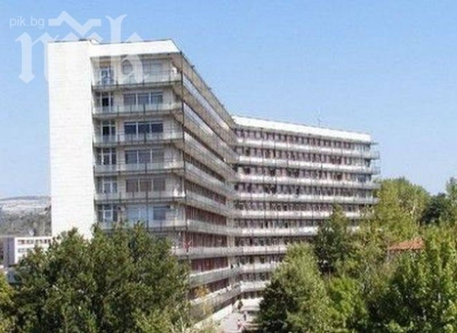 Момиченце с опасност за живота след падане от 3 метра