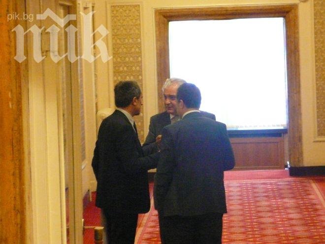 Само в ПИК! Орешарски преговаря на уше с Явор Нотев и Янаки Стоилов