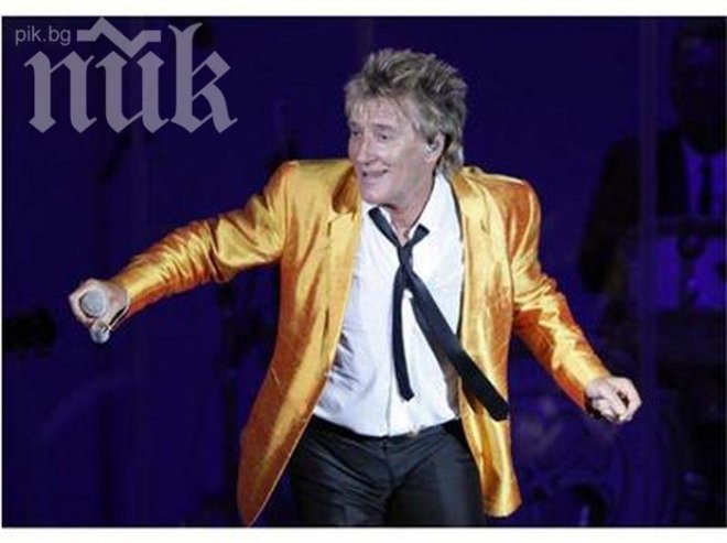 Род Стюарт си асфалтира пътя, Ферарито му не можело да мине (ВИДЕО)