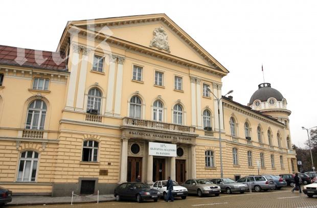 Спряганата за образователен министър Ваня Добрева иска 15 млн. лв. за БАН