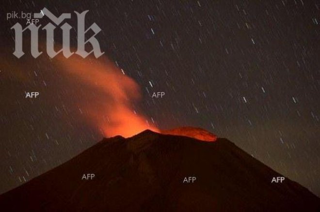 Пепел от вулкана Попокатепетъл се изсипа над Мексико