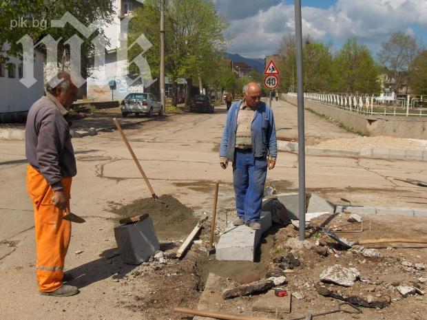 Работник е с черепно-мозъчна травма след трудова злополука
