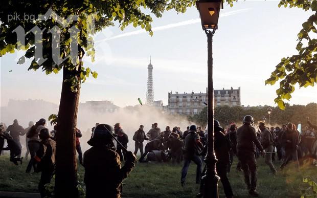 Протест на хомофоби взриви мира в Париж