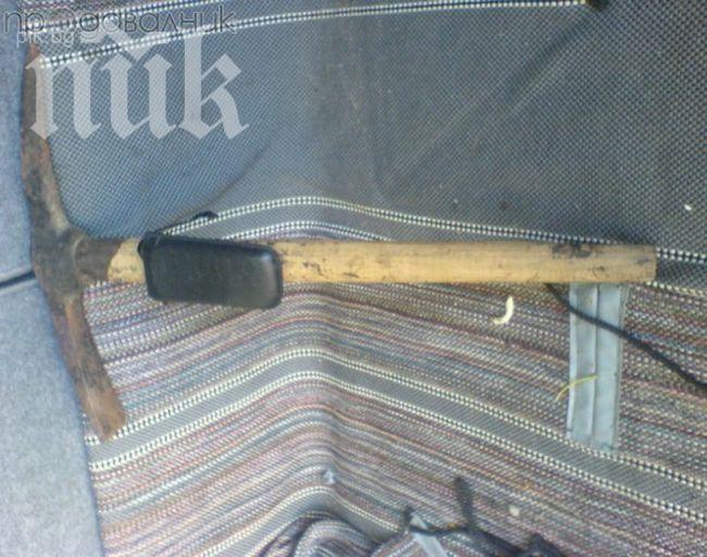 Забиха кирка в тавана на кола във Велико Търново