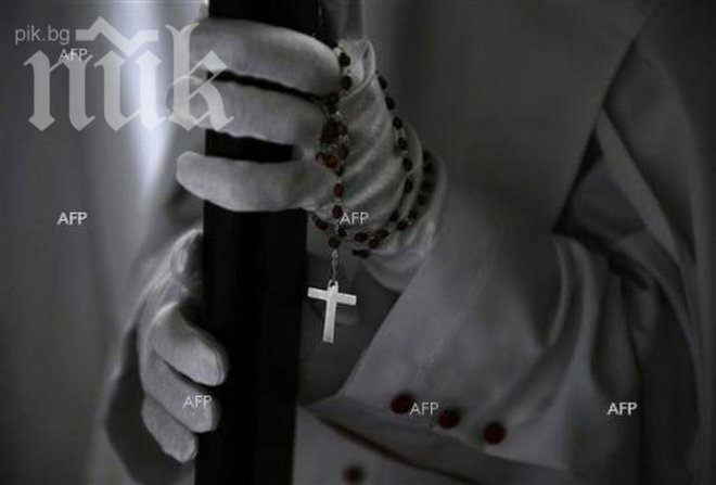 Свещеникът, подкрепил Пуси Райът, получи политическо убежище в Чехия