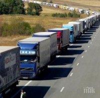 Превозвачи плашат с протест, блокират София с 1000 камиона и автобуса