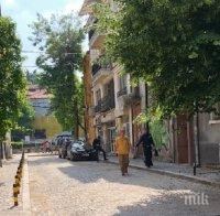 БАРОВЦИ ПОД ТЕПЕТАТА! Забраниха паркирането по цяла улица в Капана заради новодомци (СНИМКИ)