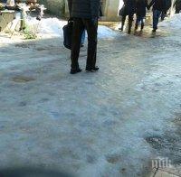 Потрошена жена от заледен тротоар осъди Община Добрич