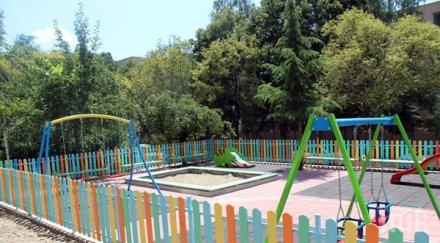 вандали унищожават паркове градинки благоевград